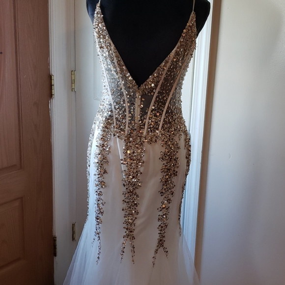 JOVANI WHITE GOLD & SILVER DRESS 👗 - Picture 5 of 8